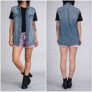 Levi's Denim Oversized Trucker Vest Sleeveless Zip-Front & Sides Frayed Vintage